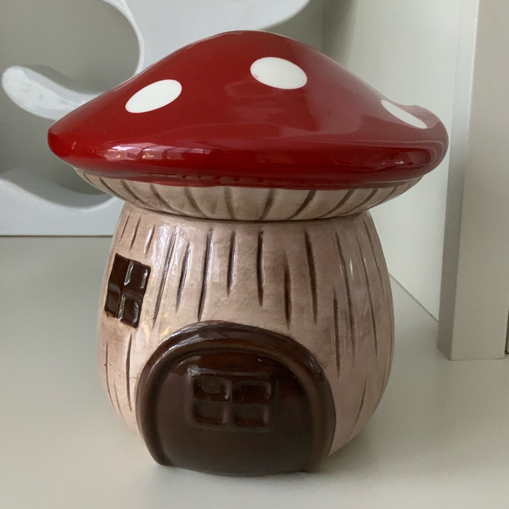 Mushroom Whimsical B HARBOUR Ceramic Canisters X 2 Set Like New Kitchen Home - Picture 11 of 16